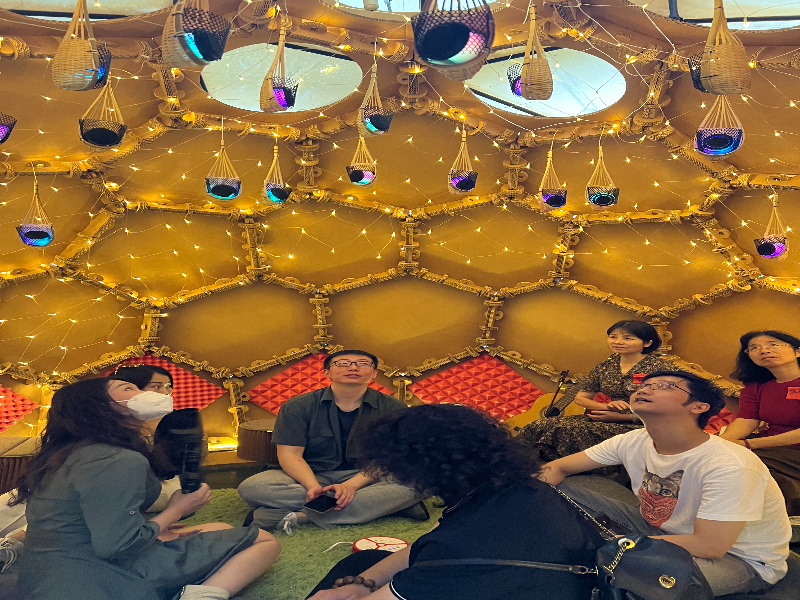 6 Visitors at '432.6HZ Space' by Li Yang on Friday..jpg