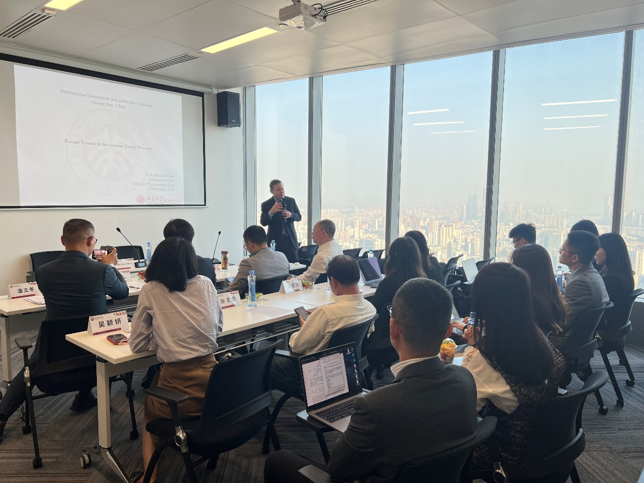 Prof. Mark Feldman gives a lecture during the International Investment and Arbitration Seminar held in Guangzhou in November 2023..png